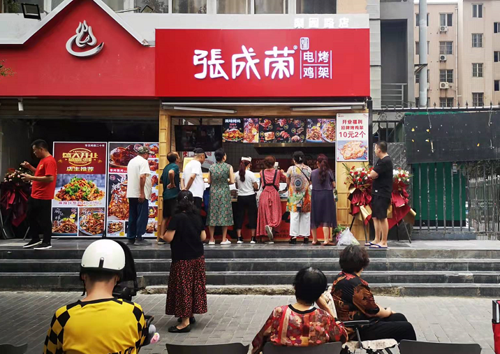 張成榮電烤雞架店如何贏得回頭客?