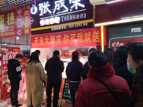 張成榮電烤雞架有多少家加盟店，小縣城能開嗎